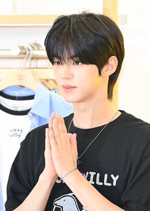 [포토] 투어스 도훈 '감사한 비주얼'