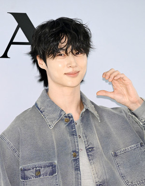 [포토] 변우석 '하트 받을래?'
