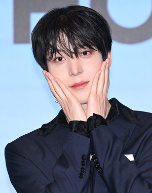 [포토] 에이티즈 윤효 '꽃도령 비주얼'