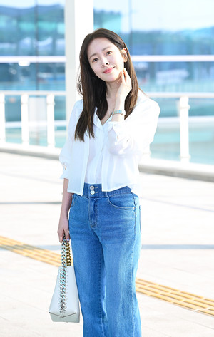 [포토] 한지민 '공항 밝히는 청순 미모'