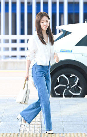 [포토] 한지민 '흰셔츠와 청바지로 청순룩 완성'