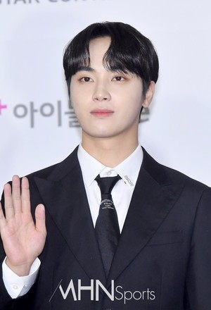 주학년 "성매매 증거 대라" vs 소속사 "계약해지 사유 맞다"...'더보이즈 탈퇴' 두고 공방 [전문]