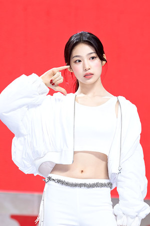 [포토] 베이비돈크라이 베니 '포인트 동작으로 첫 인사'