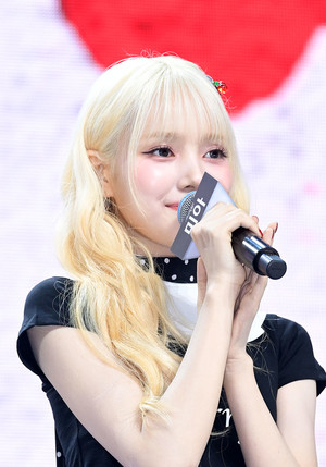 [포토] 베이비돈크라이 미아 '싸이 대표님, 무대를 즐길 줄 알아야 한다고 조언'