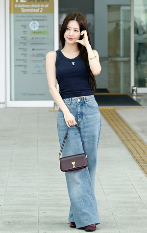 [포토] 아이들 미연 '하트날리는 출국길'