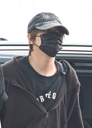 [포토] NCT 해찬 '눈만 빼꼼'