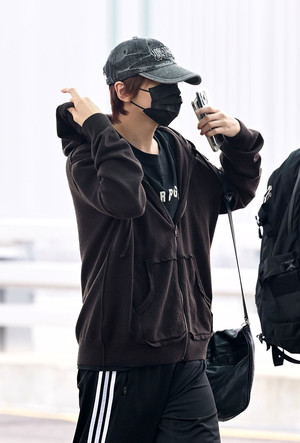 [포토] NCT 해찬 '비주얼 숨기기'