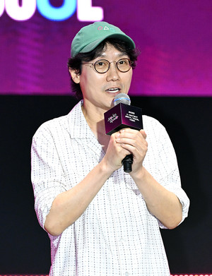 [포토] 황동혁 감독 '시즌 3까지 함께해요'