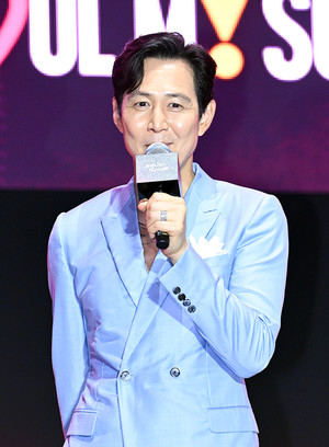 [포토] 이정재 '팬들과 함께해 행복'