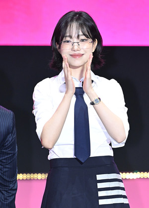 [포토] 조유리 '박수를 부르는 귀여움'