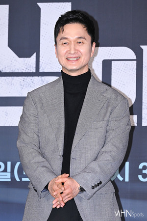 장현성, 엄정화-정준원과 '한솥밥' 먹는다...에일리언컴퍼니 전속계약