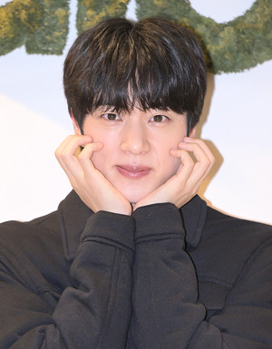 [포토] BTS 진 '예쁘다 석진꽃'