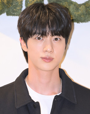 [포토] BTS 진 '두근두근 눈맞춤'