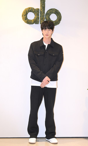[포토] BTS 진 '비주얼도 피지컬도 완벽'