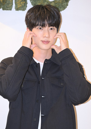 [포토] BTS 진 '한도초과 귀여움'