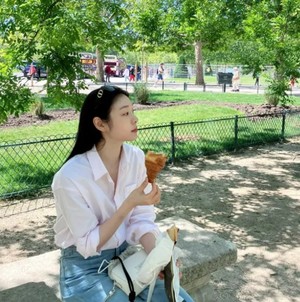 金妍儿的夏日巴黎生活…甜点、美酒与自由时光