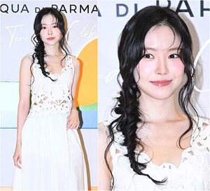 孙娜恩以清纯与性感兼具的夏日女神造型惊艳亮相
