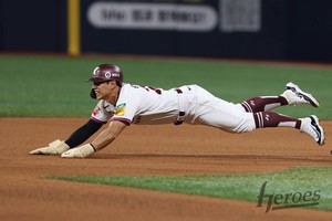 キウムヒーローズ ソン・ソンムン 実使用ユニフォーム キウム・ヒーローズ ソンソンムン実着ユニフォーム - メルカリ