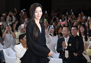 [포토] 전지현 '실물 보면 깜짝 놀라...레전드 여신'