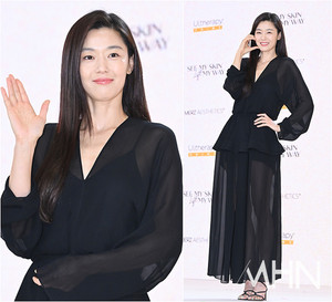 Jun Ji-hyun Stuns in Elegant Black Sheer Dress at Seoul Event