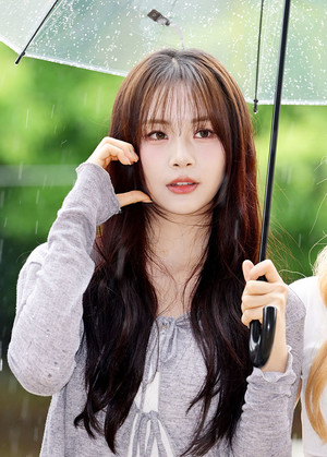 [포토] 피프티피프티 하나 '빗속의 미인'
