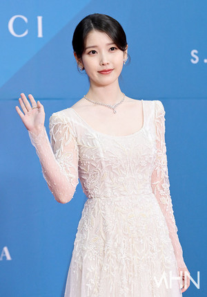 아이유, '조기축구회 아저씨' 박수영까지 챙긴다...'나의 아저씨' 의리 여전히