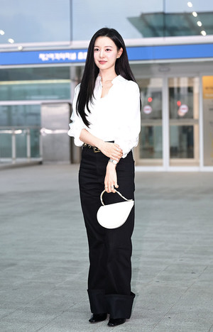 [포토] 김지원 '심플한 공항패션'