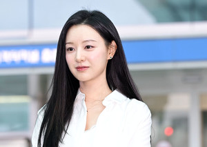 [포토] 김지원 '열심히 꾸몄어요'