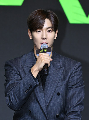 [포토] 몬스타엑스 셔누 '두근두근 눈맞춤'