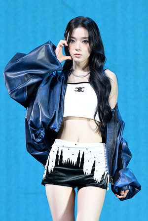 [포토] 이프아이 카시아 '시크한 하트'
