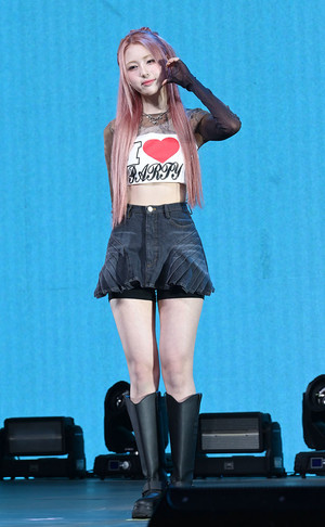[포토] 이프아이 원화연 '맏언니의 하트'