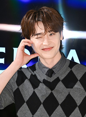 [포토] 이종석 '윙크 하트는 반칙이지'