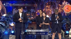 '백종원 논란' 여전한데...'흑백요리사', 최우수작품상 "시즌2, 기대해달라"[청룡시리즈어워즈]