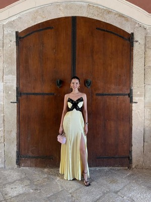 モデル・アイリーン、エレガントさ際立つサマーファッションを披露