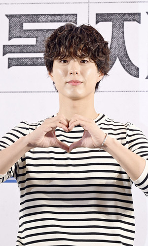 '전독시' VIP시사회 참석한 박보검, 잘생긴 하트 요정