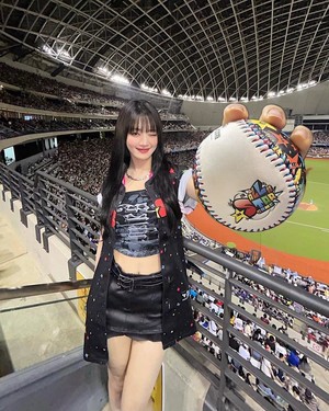 (G)I-DLE's Minnie Delivers First Pitch at CPBL All-Star Game in Taipei