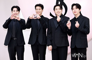 경찰 동원했는데 '데이식스 팬콘', 입장 불가?...JYP, 결국 고개 숙였다