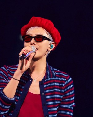 アーティストとしてのカリスマ、G-DRAGON ジャカルタの夜を圧倒