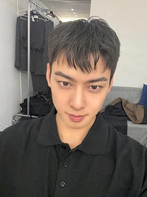 차은우, 군 생활 힘들었나...아스트로 멤버들에 "살려줘" SOS 근황