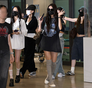 [포토] 미야오 '팬들에게 인사하며 입국'