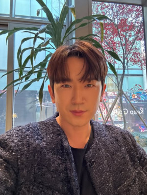 Shinhwa’s Lee Minwoo to Marry Japanese-Korean Fiancee, Embraces Role as Father of Two