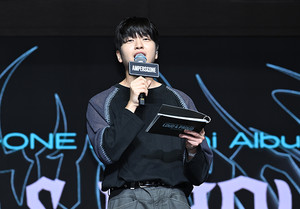 [포토] 유재필 '앰퍼샌드원 쇼케이스 MC!'