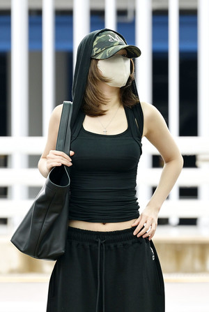 [포토] 르세라핌 김채원 '편안한 패션으로'