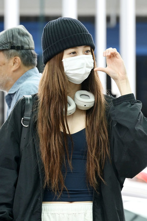 [포토] 르세라핌 허윤진 '피어나 향한 하트'