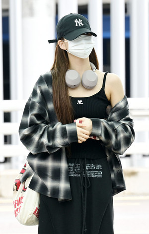 [포토] 르세라핌 홍은채 '어깨 살짝 노출'