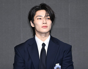 [포토] 스트레이 키즈 아이엔 '상남자 된 아기빵'