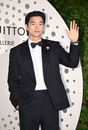 [포토] 공유 '디너에 어울리는 턱시도'