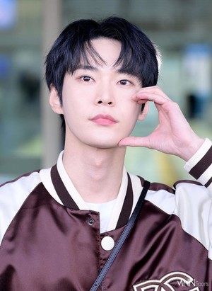 NCT成员都暻再创门票奇迹，‘Yours’安可演唱会全席售罄引发抢票热潮