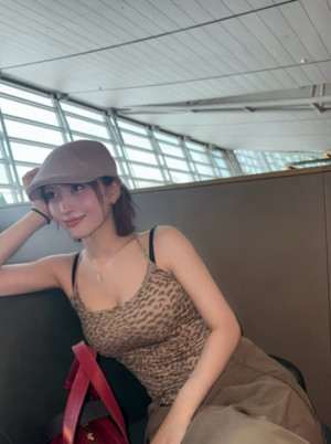 TWICE's Momo Stuns Fans With Glamorous Figure in Leopard Print Outfit