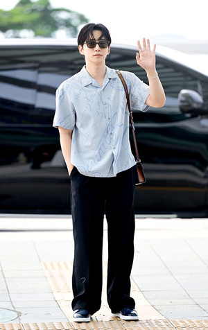 [포토] 이준호 '훈훈한 손인사'